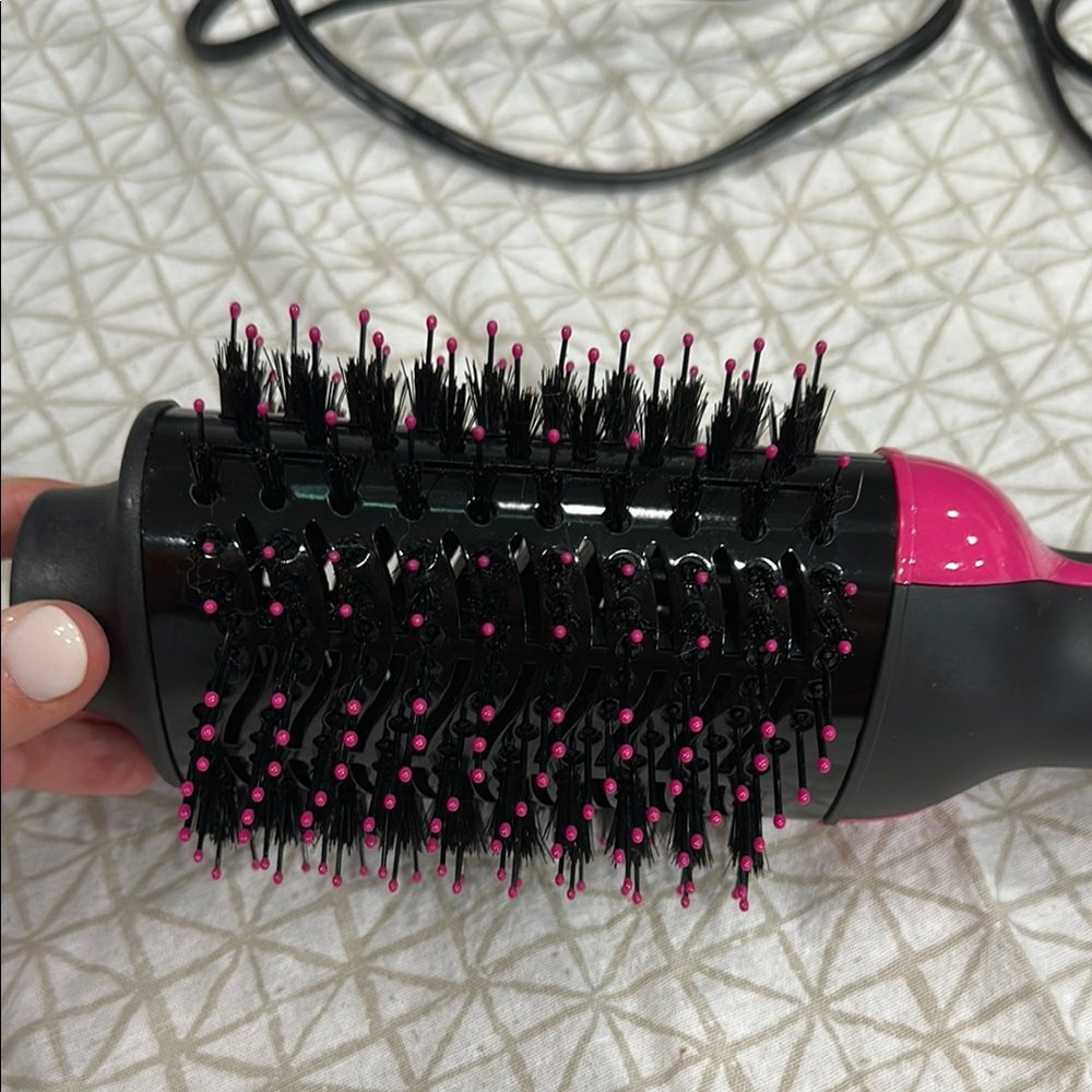 Revlon Black and Pink Hair Styling Tool - Picture 4 of 5
